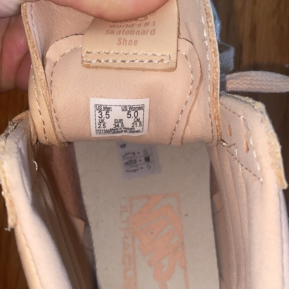 Vans - Picture 2 of 5